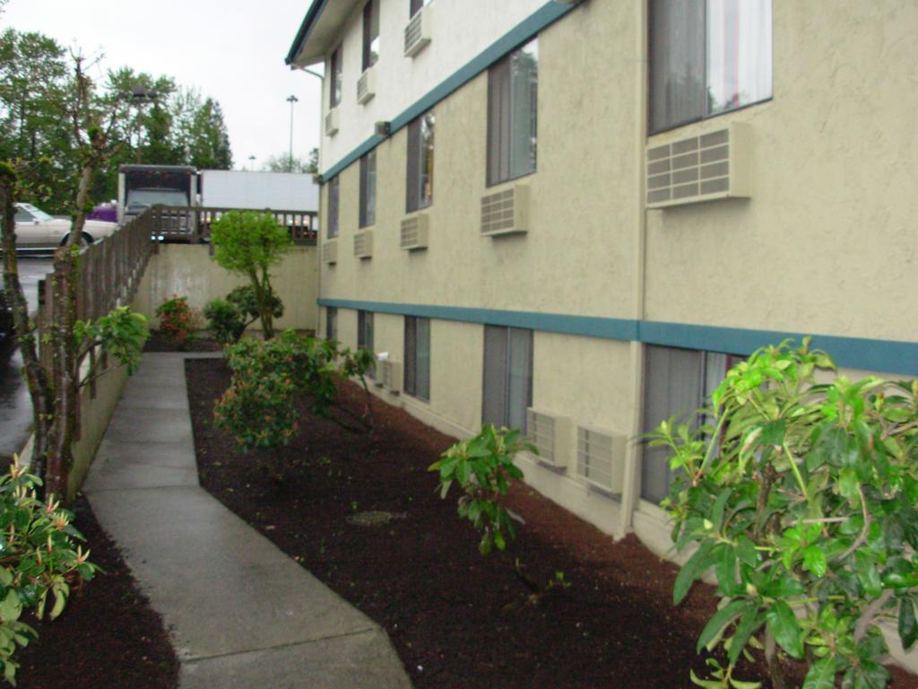 Red Lion Inn And Suites Federal Way Exterior photo
